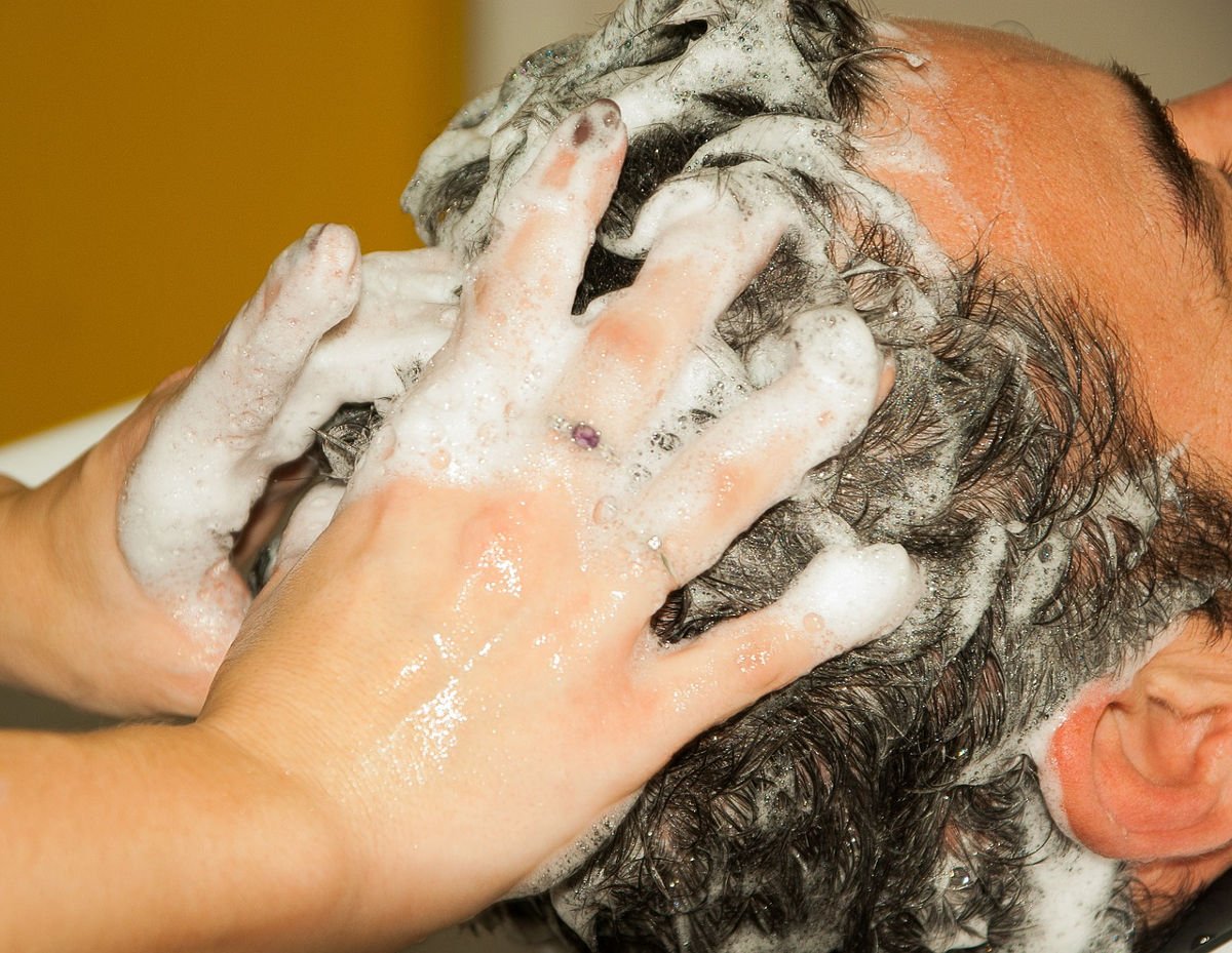 haare waschen mit guten shampoo